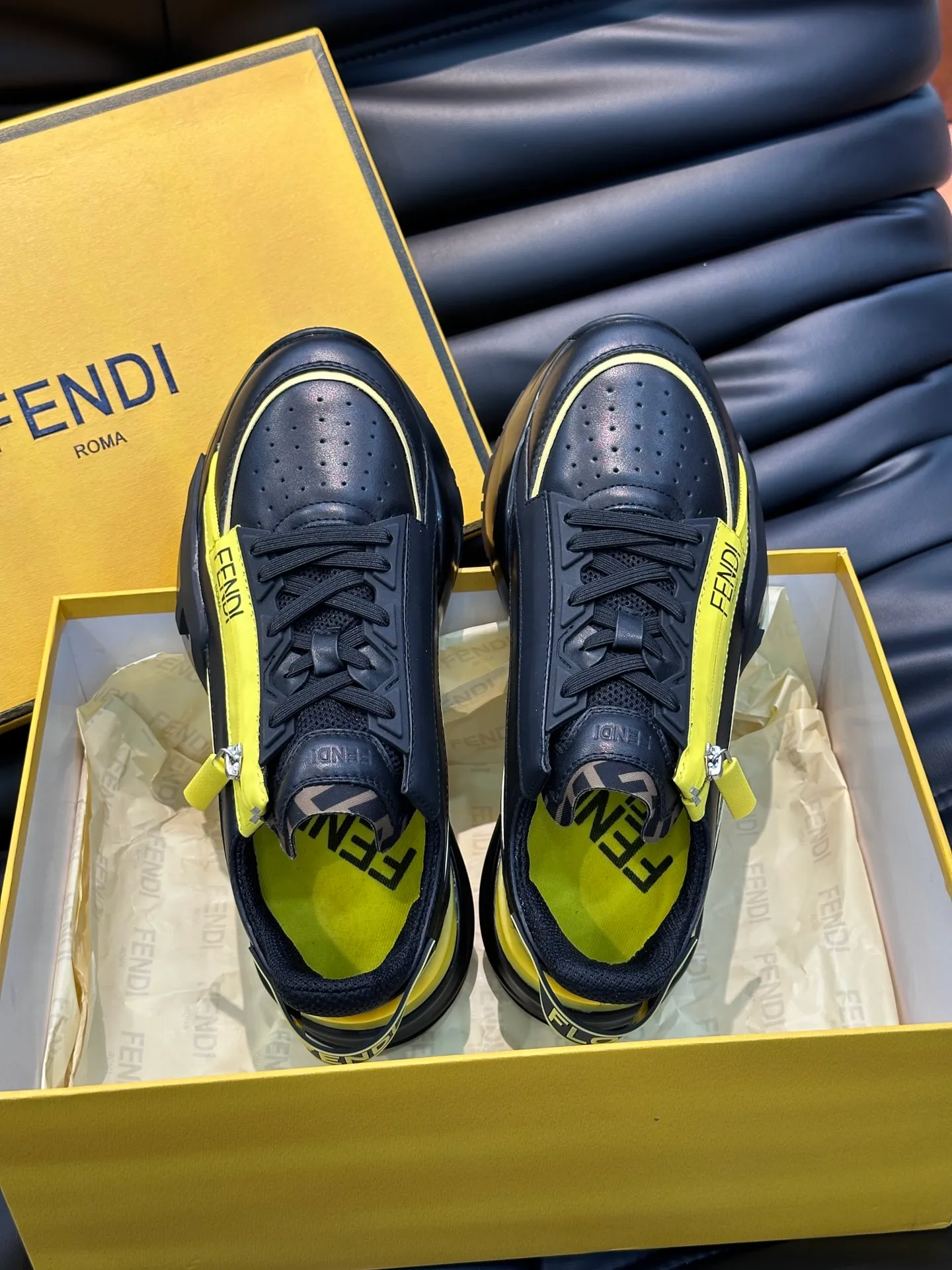 Men's shoes 💰p560 "Fend*" new men's casual sports shoes, equipped with elastic straps, side zippers, and corrugated soles engraved with F. Embossed Fendi Flow lettering on the heel. Made of technical fabric and a mix of blue and suede. Decorated with Lycra® details. FF graphic tongue. Ultra-light and wear-resistant EVA sole. Size: 38-44